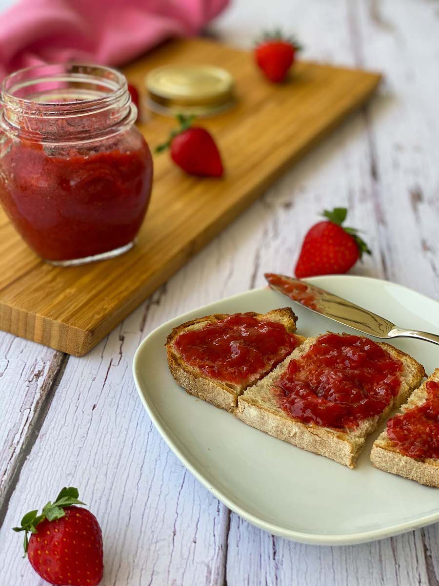 Strawberry Rhubarb Jam (Low Sugar)